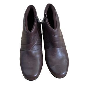 Clarks Collection Brown Leather Zip Ankle Boots Style 26104775 Womens Size 9